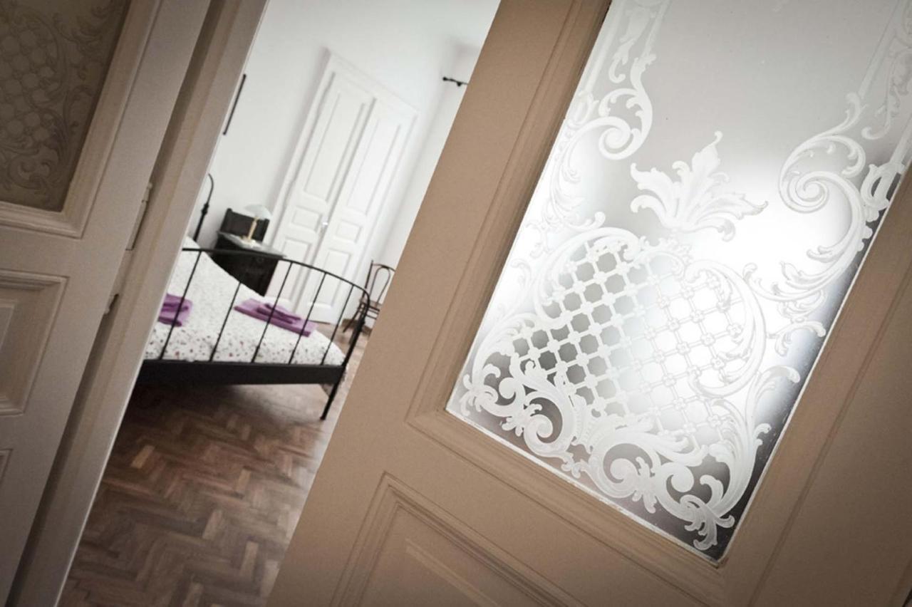Domus Liberta - Boutique Rooms Триест Екстериор снимка