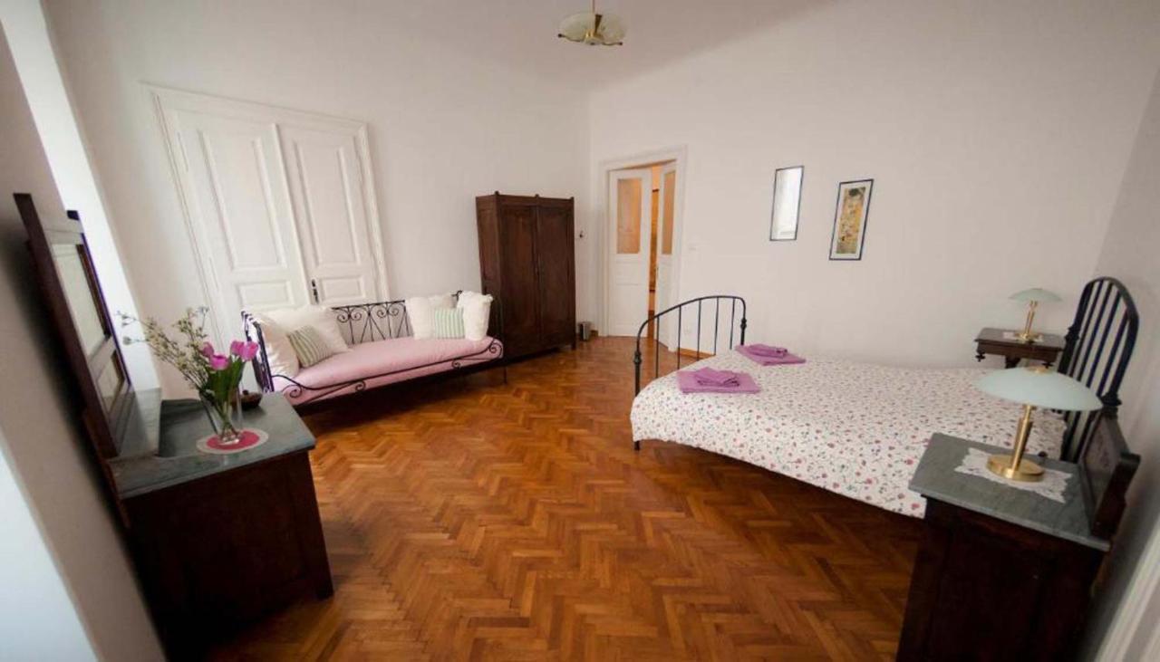 Domus Liberta - Boutique Rooms Триест Екстериор снимка