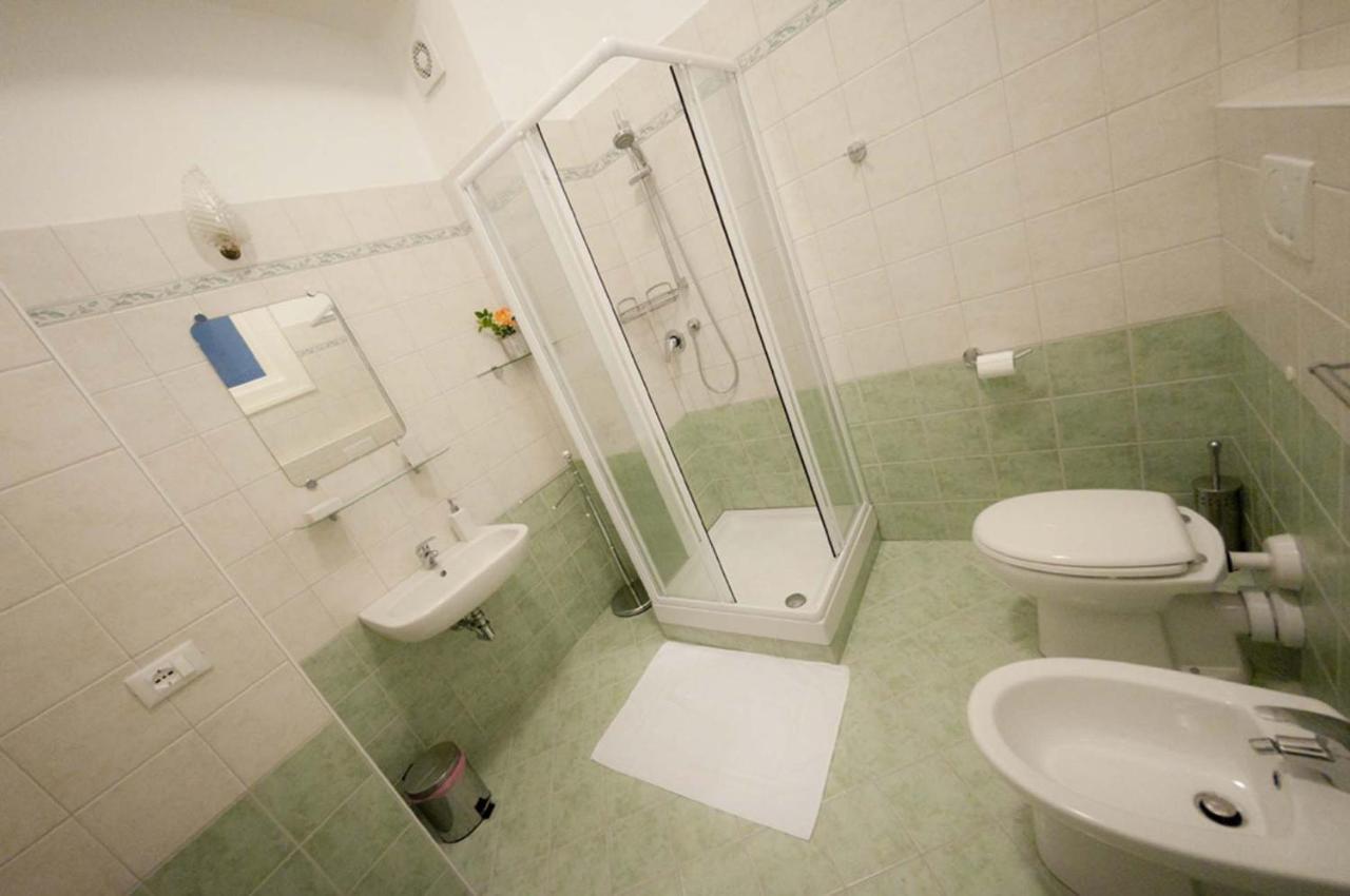Domus Liberta - Boutique Rooms Триест Екстериор снимка