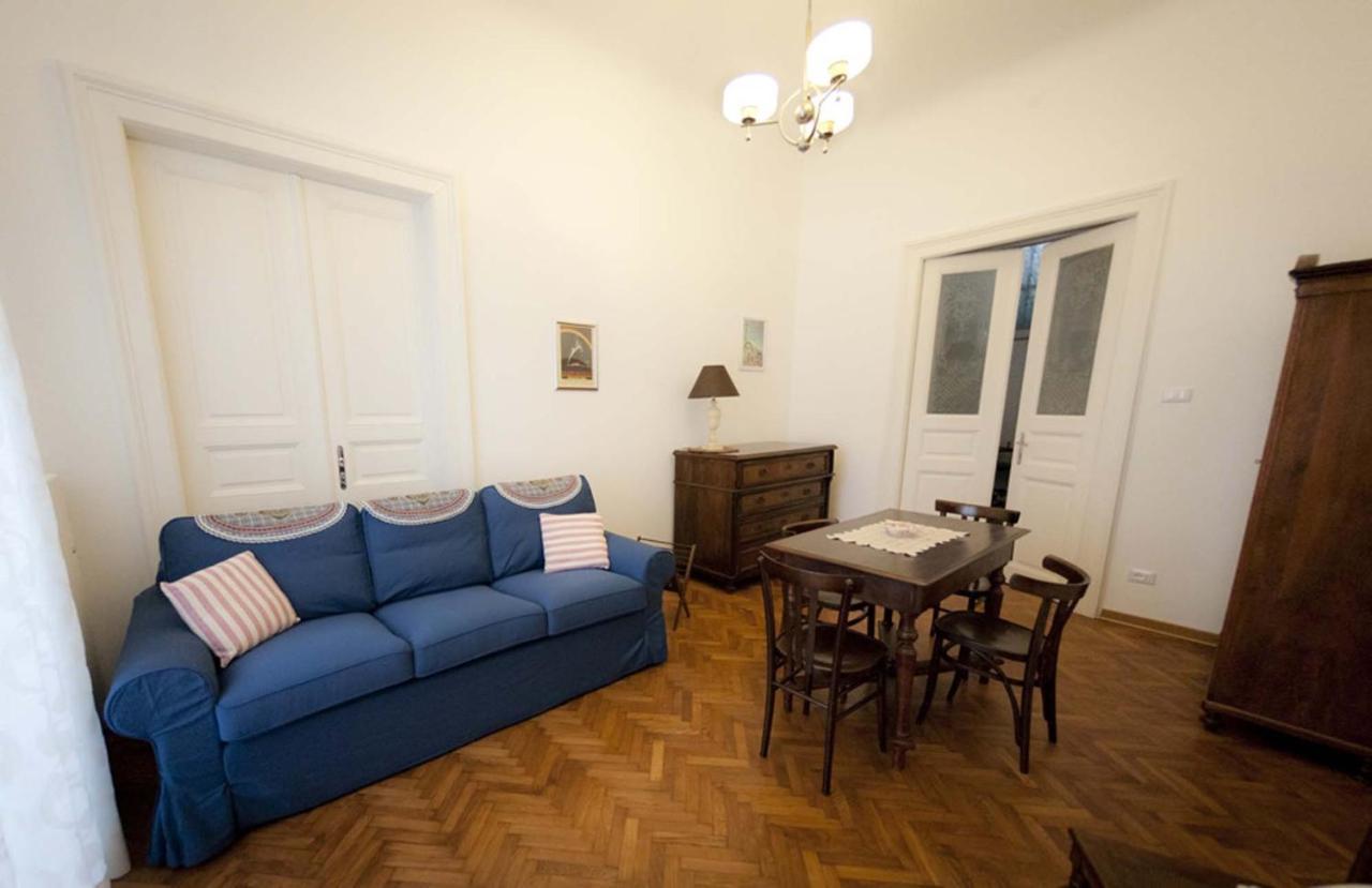 Domus Liberta - Boutique Rooms Триест Екстериор снимка